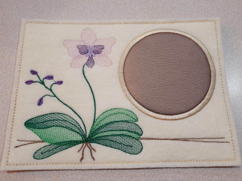 Bild 1 von Stickdatei Orchidee Mugrug verschiedene Größen  / (Variante) Mugrug 13x18/13x20/15x24cm