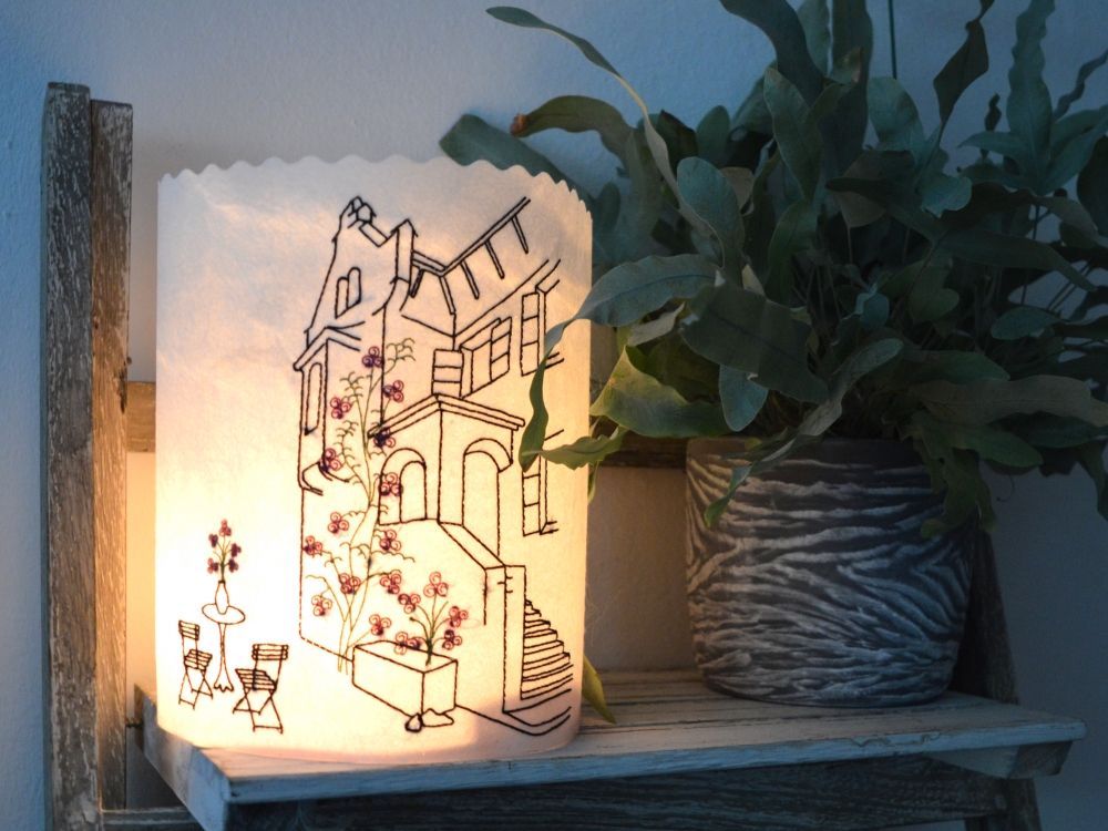 Bild 1 von Stickdatei toskanisches Haus Toskana Redwork mit Blumenranke Sommer  / (Lizenz) Unlimited